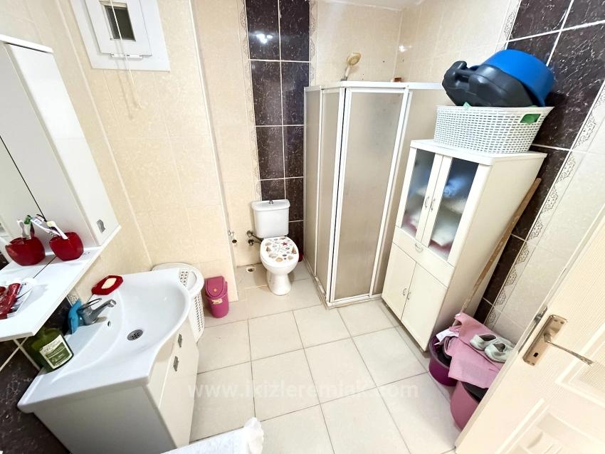 Großzügige 2+1-Zimmer-Wohnung Im Mittleren Stockwerk Im Zentrum Von Ürkmez, Seferihisar, Zu Verkaufen