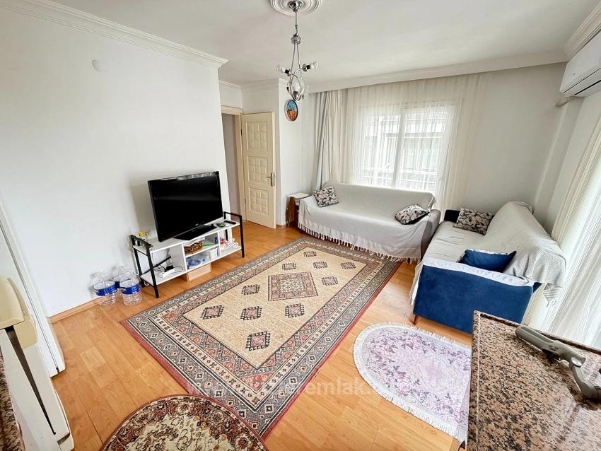 Großzügige 2+1-Zimmer-Wohnung Im Mittleren Stockwerk Im Zentrum Von Ürkmez, Seferihisar, Zu Verkaufen