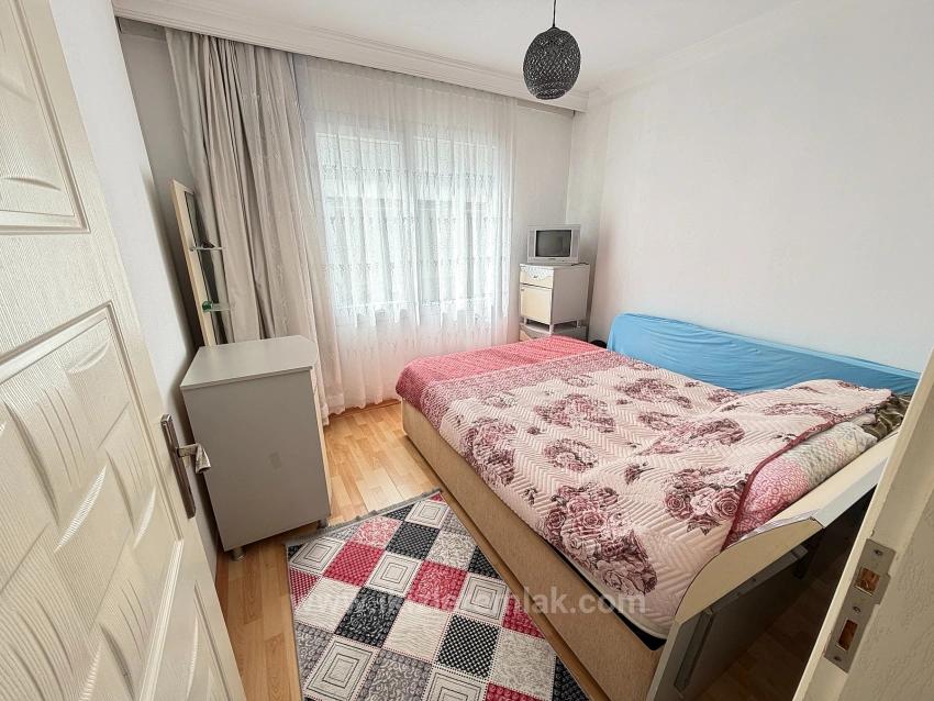 Großzügige 2+1-Zimmer-Wohnung Im Mittleren Stockwerk Im Zentrum Von Ürkmez, Seferihisar, Zu Verkaufen
