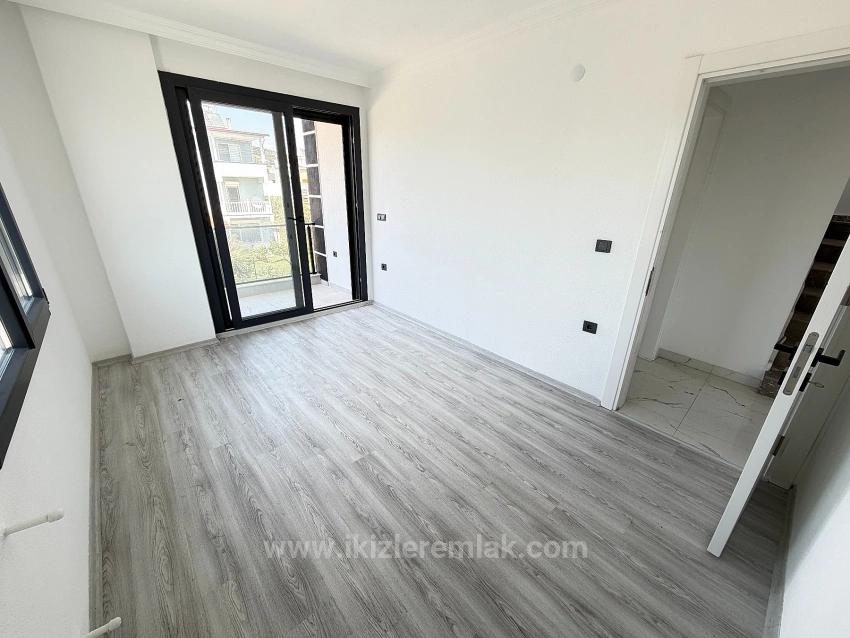 Brandneue 3+1-Zimmer-Villa Mit Großzügigem Garten In Meeresnähe In Doğanbey, Seferihisar Zu Verkaufen