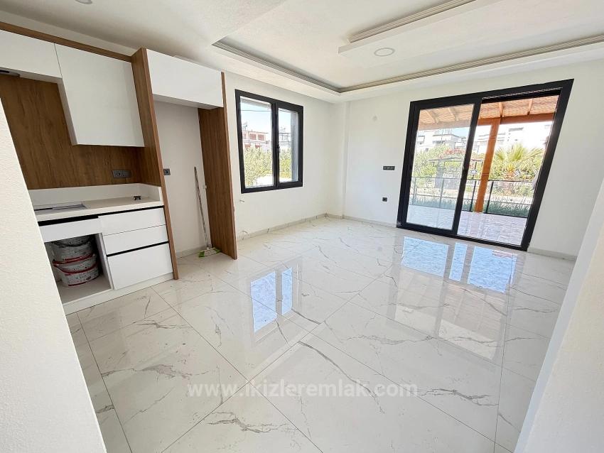 Brandneue 3+1-Zimmer-Villa Mit Großzügigem Garten In Meeresnähe In Doğanbey, Seferihisar Zu Verkaufen