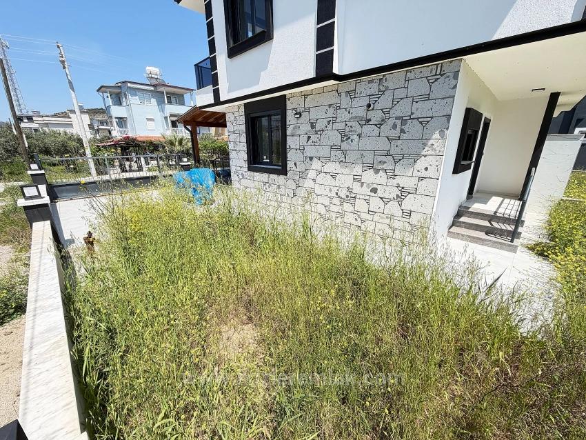 Brandneue 3+1-Zimmer-Villa Mit Großzügigem Garten In Meeresnähe In Doğanbey, Seferihisar Zu Verkaufen