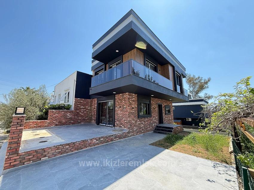 Brandneue, Freistehende 3+1-Villa Zum Verkauf In Doğanbey, Seferihisar.