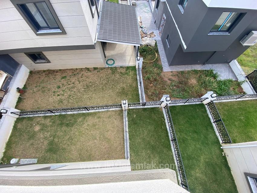 Gartenvilla Zum Verkauf In Der Nähe Des Meeres In Ürkmez Doğanbey, 2+1
