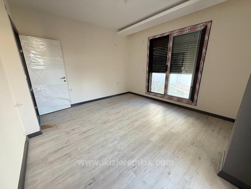 Brandneue 3+1-Villa Zum Verkauf Im Seferihisar Doğanbey Center.