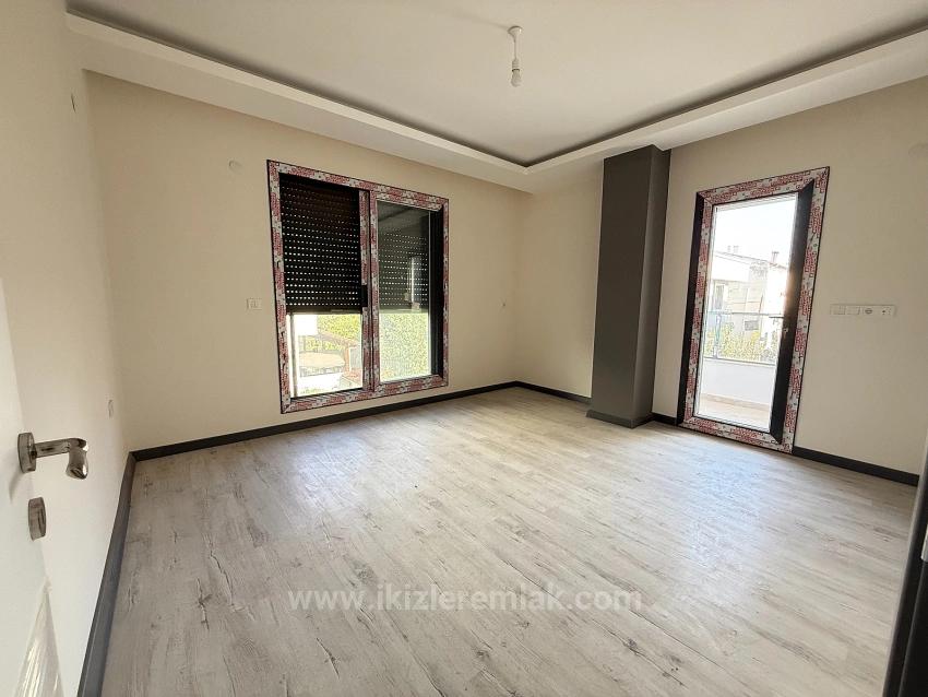 Brandneue 3+1-Villa Zum Verkauf Im Seferihisar Doğanbey Center.