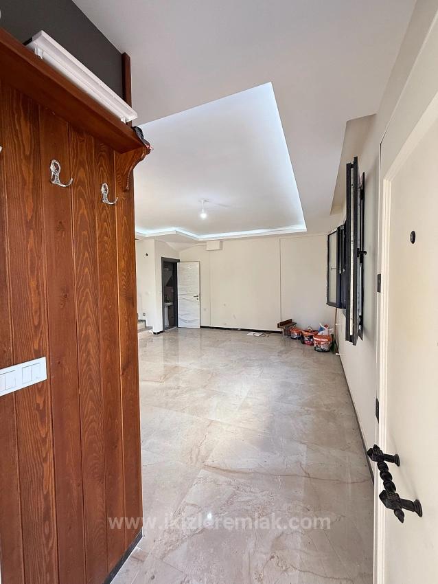 Brandneue 3+1-Villa Zum Verkauf Im Seferihisar Doğanbey Center.