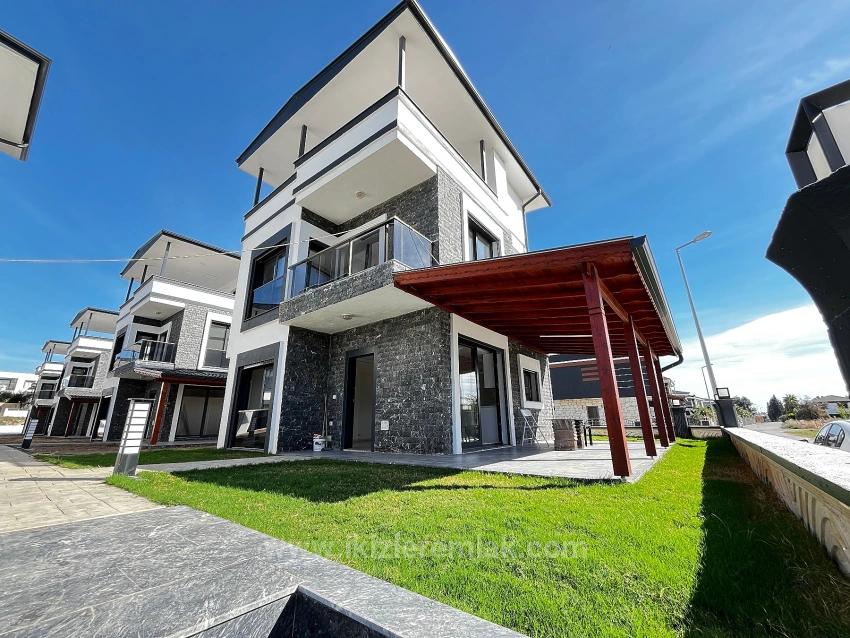 3+1-Zimmer Villa Zu Verkaufen in Cumhuriyet Bz. Seferihisar Doğanbey - 180 m²