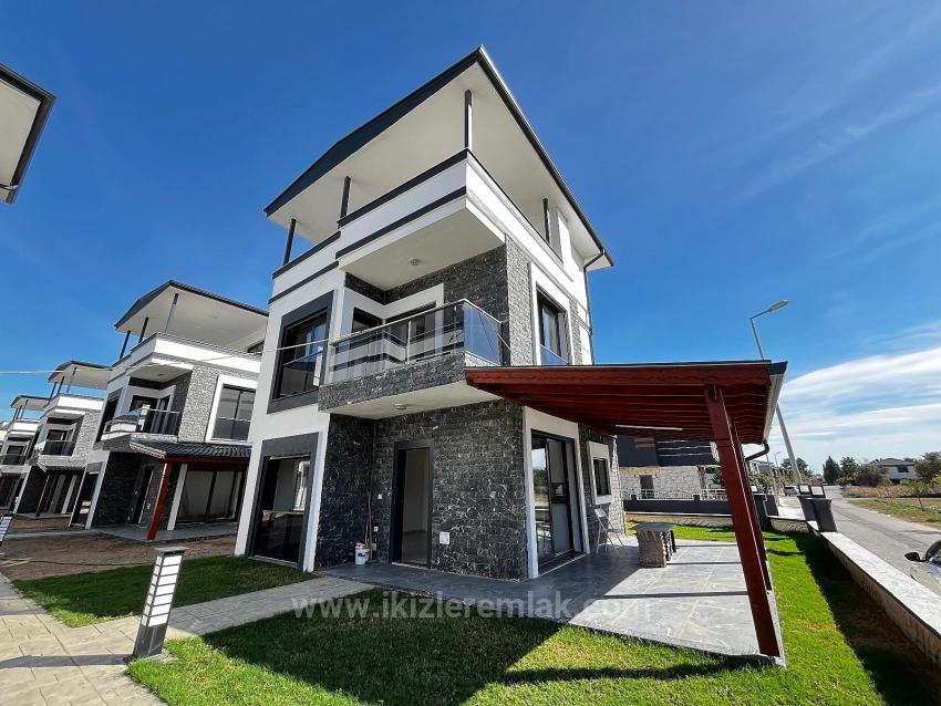 Brandneue Freistehende 3+1 Villa Mit Privatem Pool In Doğanbey, Seferihisar Zu Verkaufen.