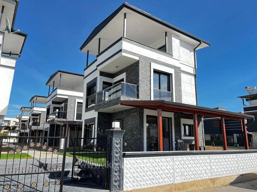 Brandneue Freistehende 3+1 Villa Mit Privatem Pool In Doğanbey, Seferihisar Zu Verkaufen.