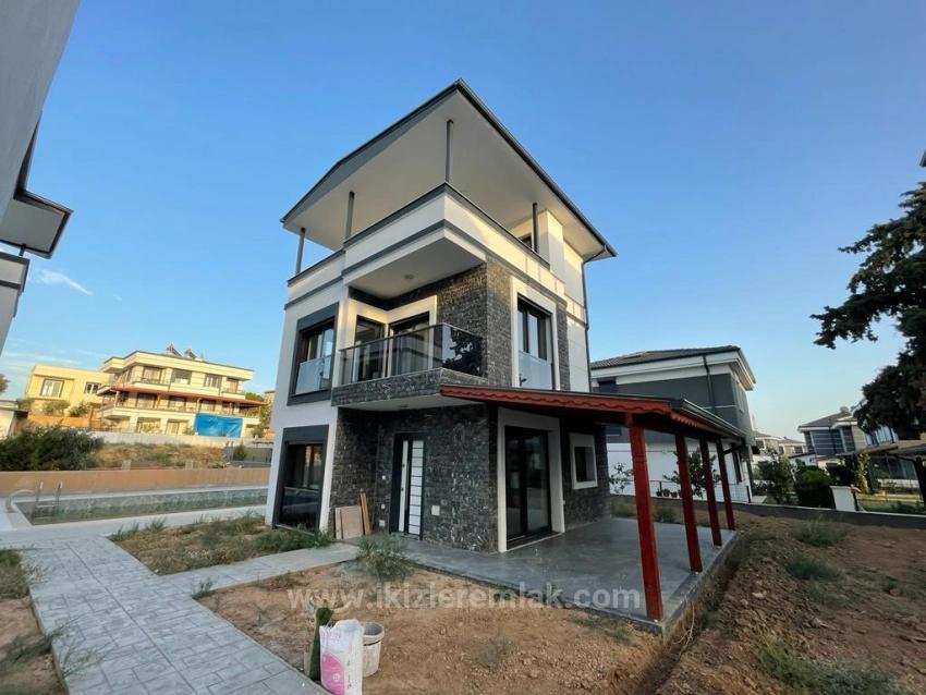 Brandneue Freistehende 3+1 Villa Mit Privatem Pool In Doğanbey, Seferihisar Zu Verkaufen.