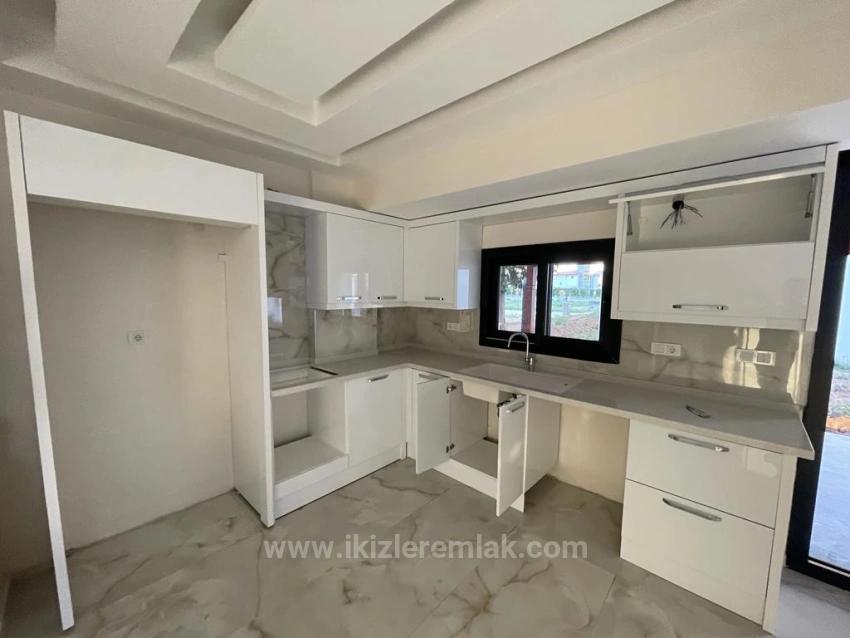 Brandneue Freistehende 3+1 Villa Mit Privatem Pool In Doğanbey, Seferihisar Zu Verkaufen.