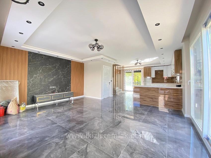 Brandneue, Freistehende Luxusvilla Mit 3 Schlafzimmern Und Einem Zusätzlichen Zimmer In Doğanbey, Seferihisar, Zu Verkaufen.