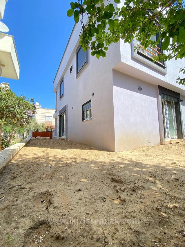 Brandneue, Freistehende Luxusvilla Mit 3 Schlafzimmern Und Einem Zusätzlichen Zimmer In Doğanbey, Seferihisar, Zu Verkaufen.