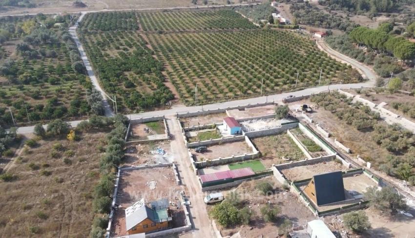 300 M2 Großes Grundstück Zum Verkauf In Seferihisar Doğanbey Kavakdere.