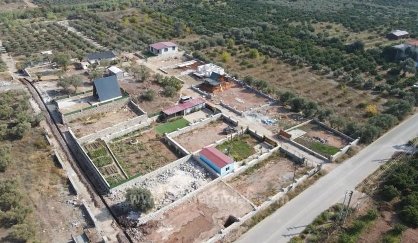 300 M2 Großes Grundstück Zum Verkauf In Seferihisar Doğanbey Kavakdere.