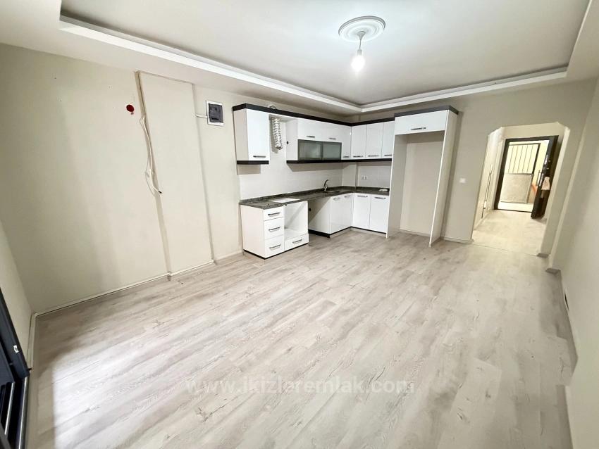 1+1 Erdgeschosswohnung In Ürkmez, 100 Meter Vom Meer Entfernt, Von İkizler.