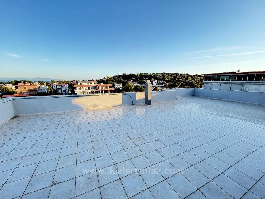 In Ürkmez, 400 M Vom Meer Entfernt, Separate Küche, Doppelbalkon, Geräumiges 2+1 Apartment
