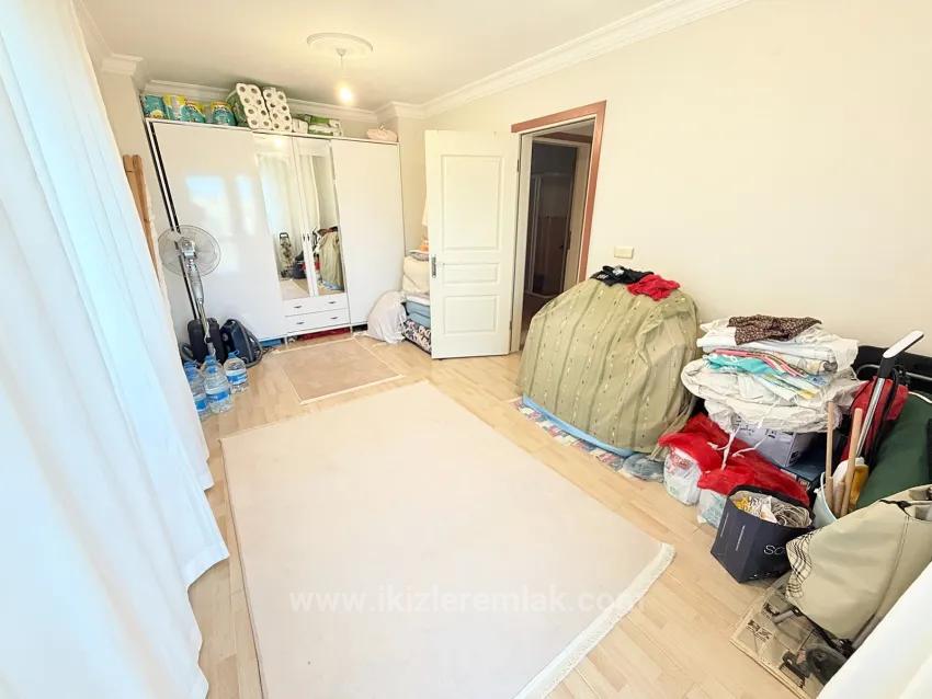 In Ürkmez, 400 M Vom Meer Entfernt, Separate Küche, Geräumiges 2+1 Voll Möbliertes Apartment