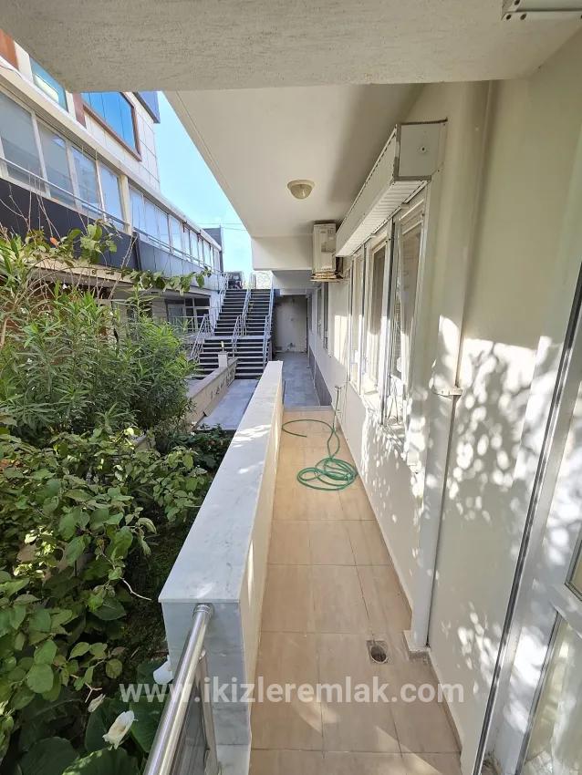 Zum Verkauf - Unabhängige Wohnung Mit Garten - In Gümüldür - 200 Mt Vom Meer Entfernt