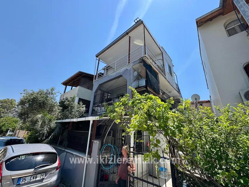 In Doğanbey Einem Zu-verkauf-stehenden Zwischen-geschoss 2+1 Zur Meer-seite 70 Metre² Wohnung