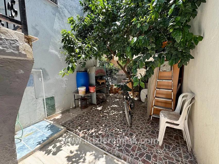 In Doğanbey Einem Zu-verkauf-stehenden Zwischen-geschoss 2+1 Zur Meer-seite 70 Metre² Wohnung