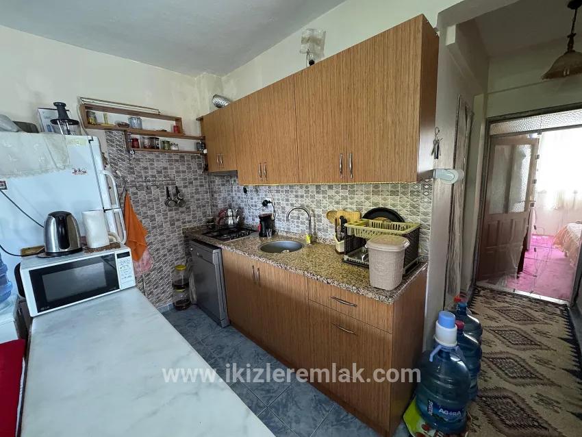 In Doğanbey Einem Zu-verkauf-stehenden Zwischen-geschoss 2+1 Zur Meer-seite 70 Metre² Wohnung
