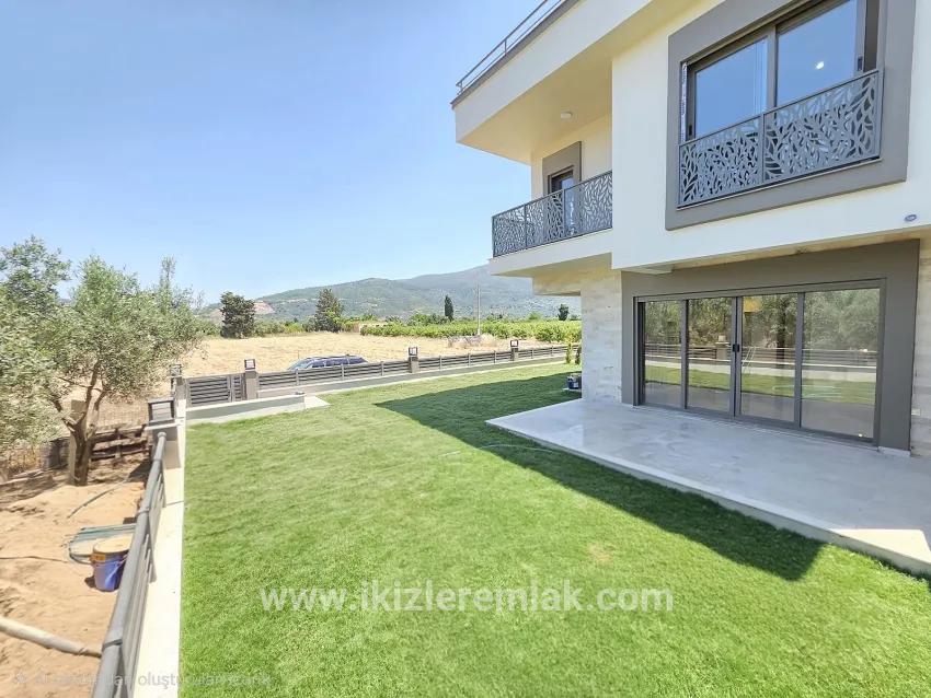 In Gümüldür İnönü Mahallesi, 450 Meter Vom Meer Entfernt, Großzügige Gartenvilla, Neuwertig 4+1!
