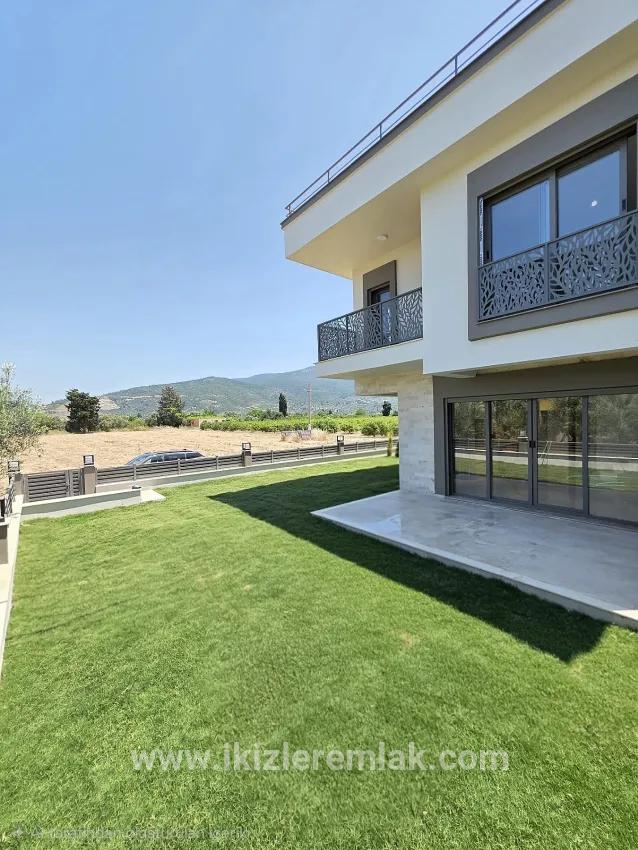 In Gümüldür İnönü Mahallesi, 450 Meter Vom Meer Entfernt, Großzügige Gartenvilla, Neuwertig 4+1!