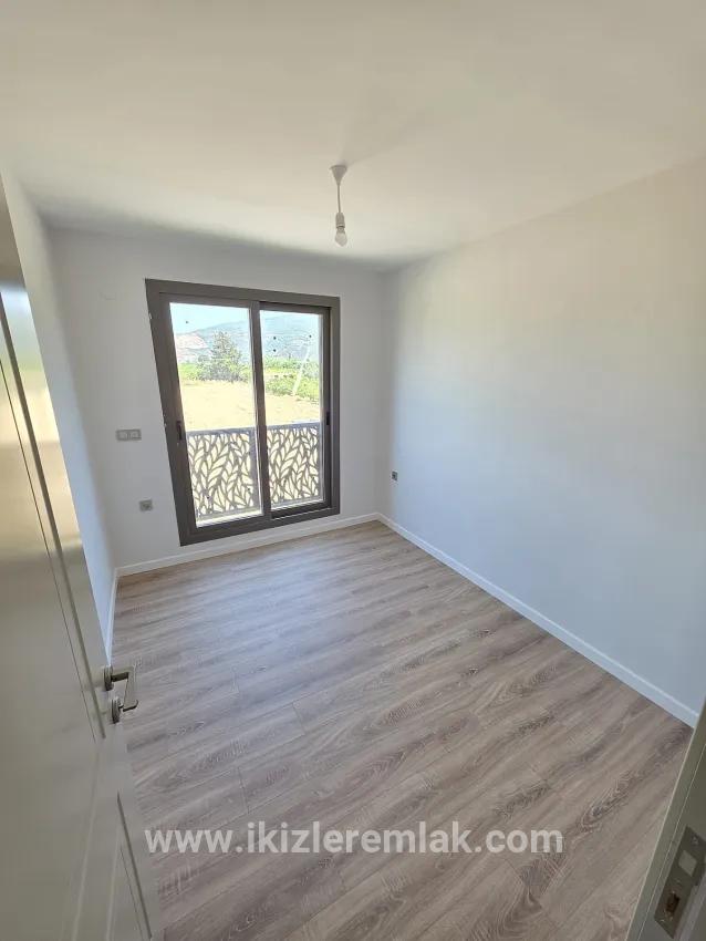 In Gümüldür İnönü Mahallesi, 450 Meter Vom Meer Entfernt, Großzügige Gartenvilla, Neuwertig 4+1!