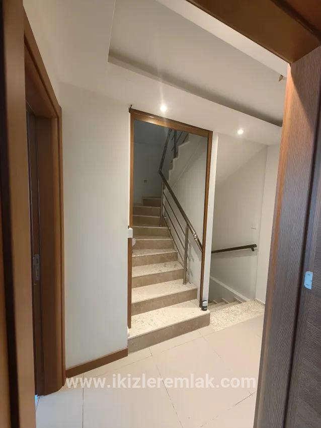 In Gümüldür, 100m Vom Meer Entfernt, Voll Möblierte Villa Mit Großem Garten