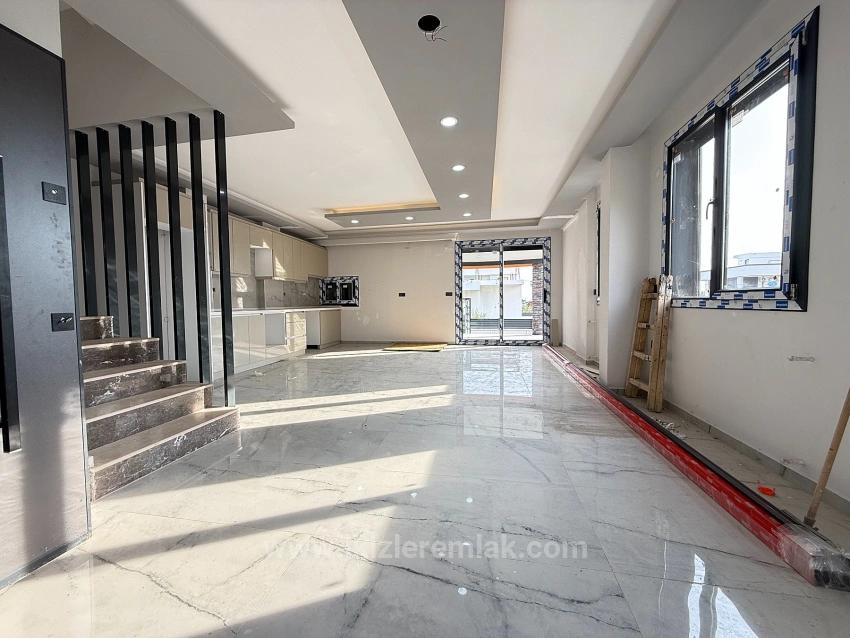 3+1 Freistehende Villa Mit Garten Zum Verkauf Im Seferihisar Doğanbey Center