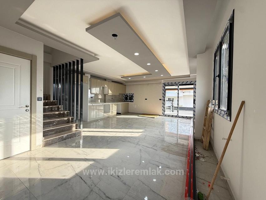 3+1 Freistehende Villa Mit Garten Zum Verkauf Im Seferihisar Doğanbey Center