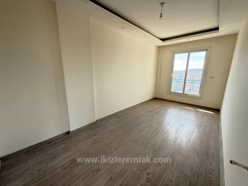 3 + 2 Maisonette-Wohnung Mit Neuem Aufzug Zum Verkauf Im Zentrum Von Seferihisar Ürkmez