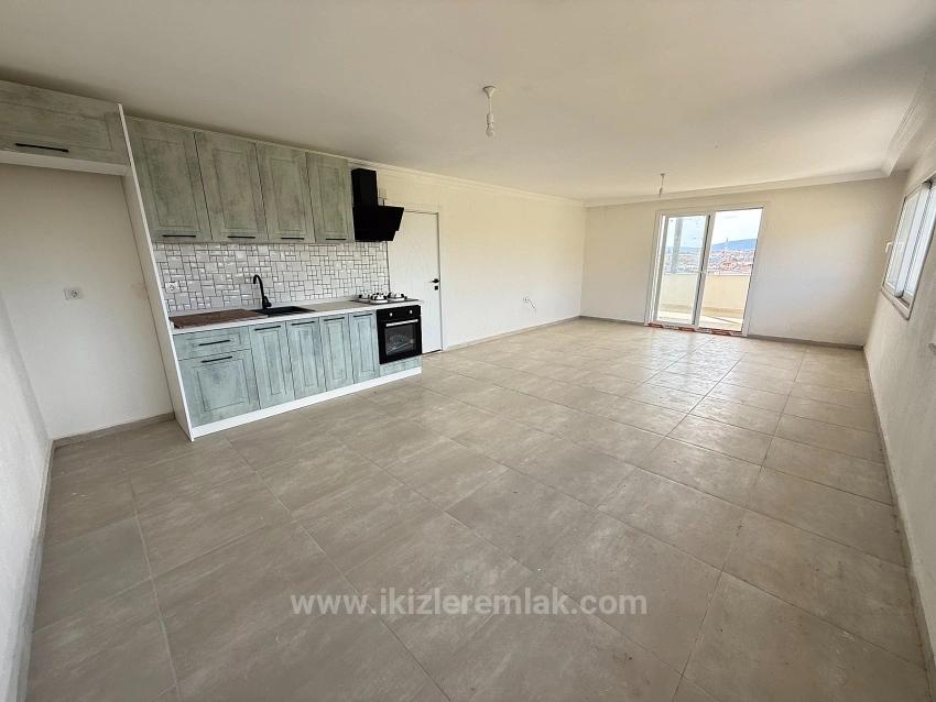 3 + 2 Maisonette-Wohnung Mit Neuem Aufzug Zum Verkauf Im Zentrum Von Seferihisar Ürkmez