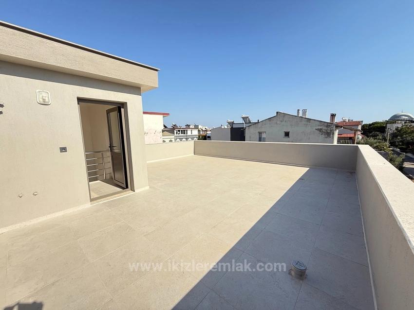 Brandneues Luxus-Sommerhaus Mit 3+1 Bädern In Seferihisar Doganbey Zu Verkaufen