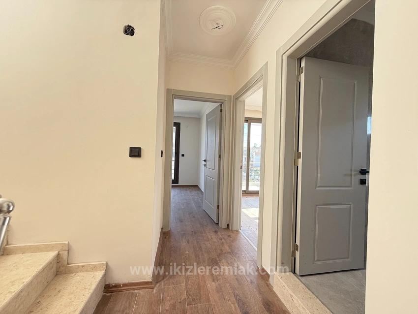 Brandneues Luxus-Sommerhaus Mit 3+1 Bädern In Seferihisar Doganbey Zu Verkaufen