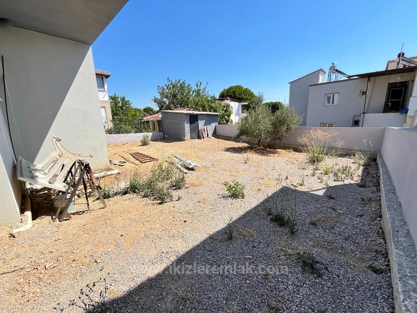 Freistehende Villa Mit 3 Schlafzimmern Und Einem Zusätzlichen Zimmer (Elternschlafzimmer) Auf Einem 390 M² Großen Garten In Seferihisar Doganbey Zu Verkaufen