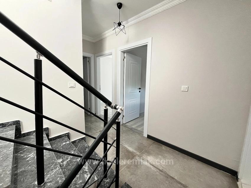 Brandneue, Freistehende 3+1-Zimmer-Villa Mit Großem Garten In Seferihisar Doğanbey Zu Verkaufen