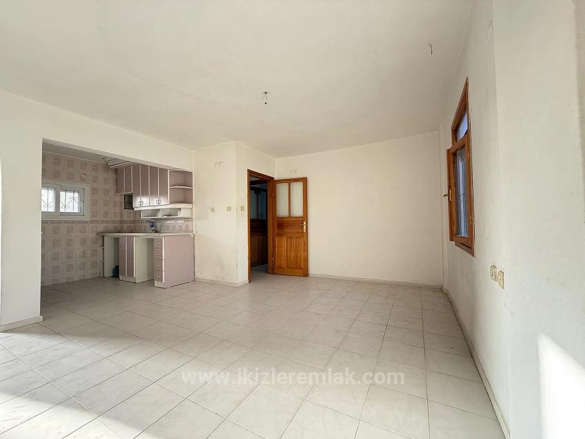 1+1 Wohnung Zum Verkauf 200 Meter Vom Meer Entfernt In Seferihisar Ürkmez