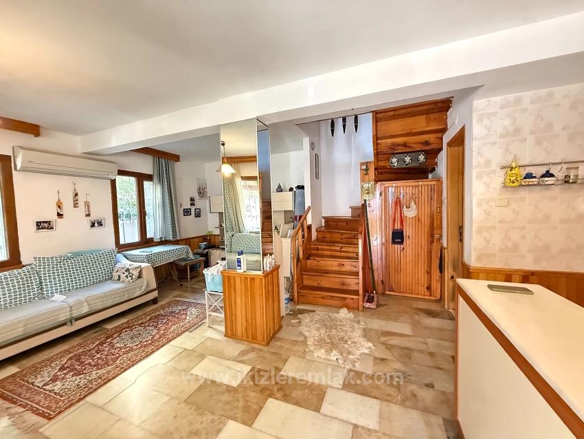 3+1 Villa Mit Garten Zum Verkauf Am Meer In Seferihisar Ürkmez