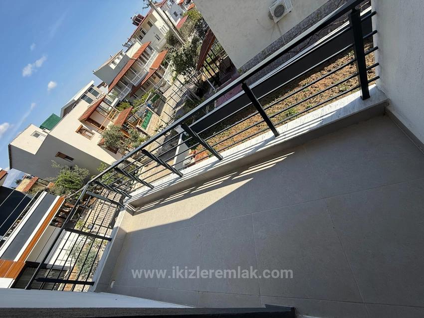 Freistehende 3+1-Maisonette-Villa Auf Einem 300 M2 Großen Grundstück In Seferihisar Doğanbey