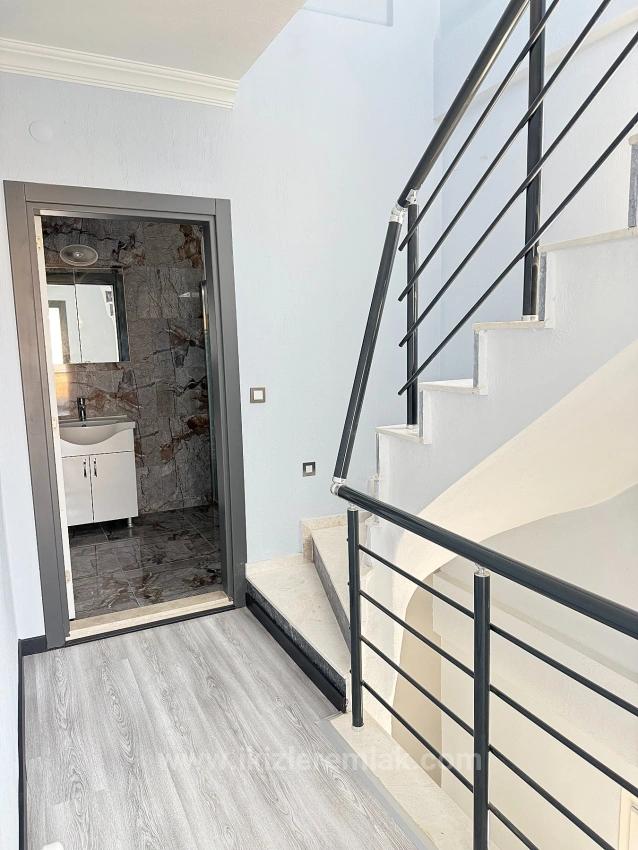 Freistehende 3+1-Maisonette-Villa Auf Einem 300 M2 Großen Grundstück In Seferihisar Doğanbey