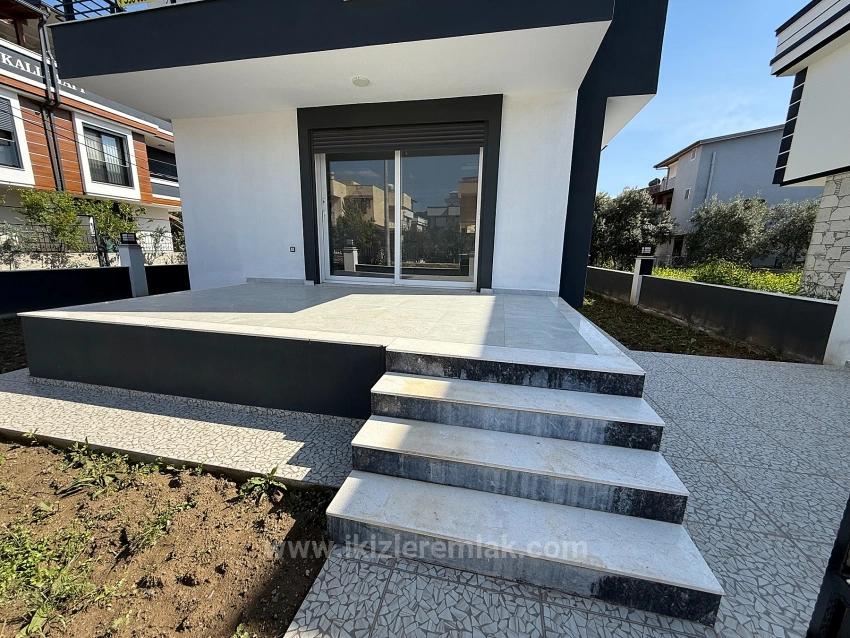 Freistehende 3+1-Maisonette-Villa Auf Einem 300 M2 Großen Grundstück In Seferihisar Doğanbey
