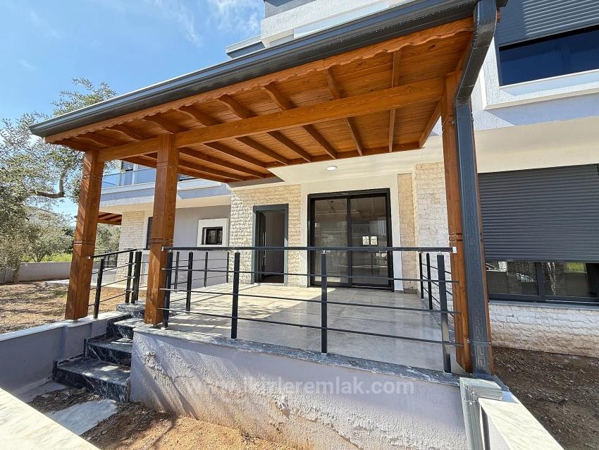 2 + 1 Brandneues Duplex-Sommerhaus Zum Verkauf Im Zentrum Von Seferihisar, Doğanbey