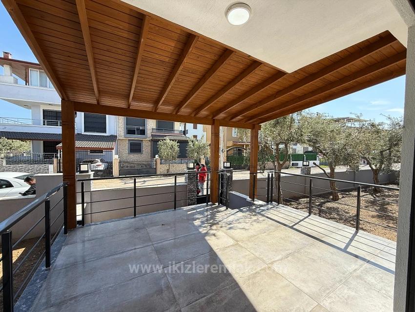 2 + 1 Brandneues Duplex-Sommerhaus Zum Verkauf Im Zentrum Von Seferihisar, Doğanbey