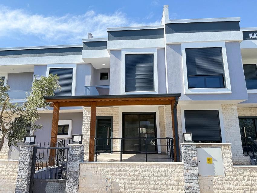 2 + 1 Brandneues Duplex-Sommerhaus Zum Verkauf Im Zentrum Von Seferihisar, Doğanbey