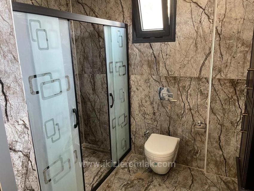 Luxuriöse Und Komfortable Duplex-Villa Am Meer In Seferihisar Ürkmez Zu Verkaufen