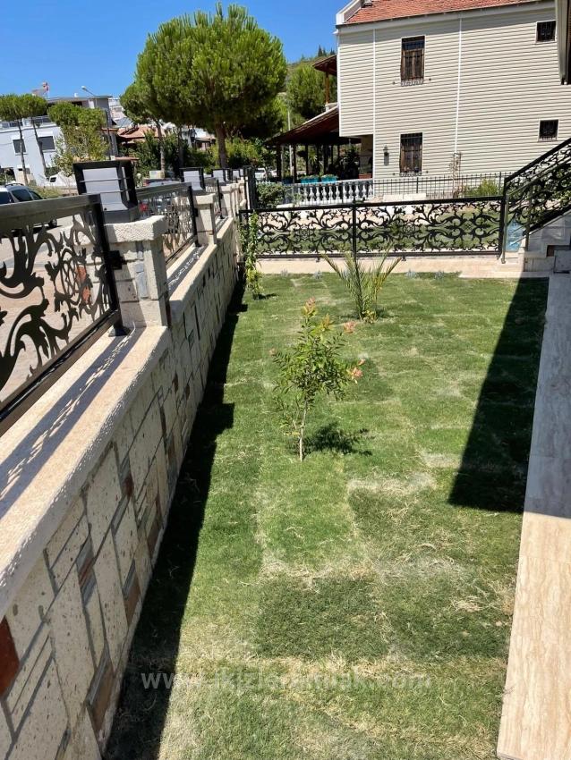 Luxuriöse Und Komfortable Duplex-Villa Am Meer In Seferihisar Ürkmez Zu Verkaufen