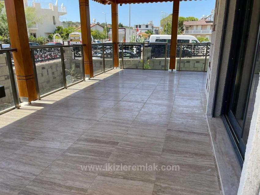 Luxuriöse Und Komfortable Duplex-Villa Am Meer In Seferihisar Ürkmez Zu Verkaufen